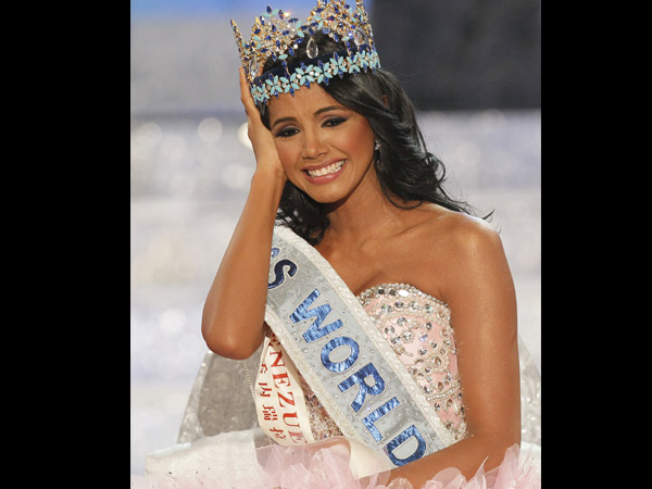 6 2011 AP Photo Kirsty Wigglesworth LONDON Miss Venezuela Ivian Sarcos 