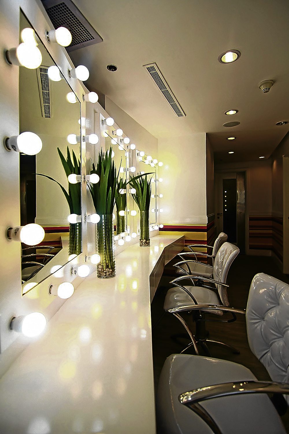 Pictures Of Classy Salons 112