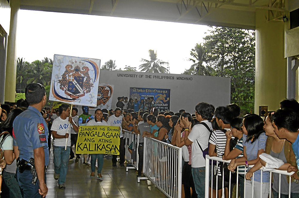 Nude students, Filipino activists protest dictators 