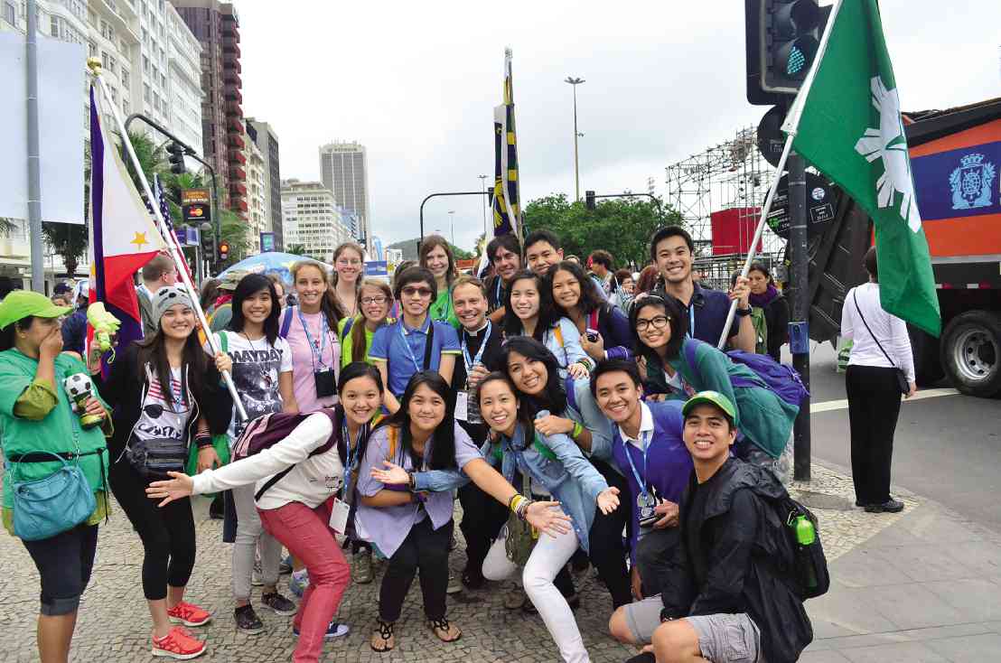 THE DE LA Salle Philippines delegation with Brazilian youth delegates on Copacabana beach | Inquirer.net