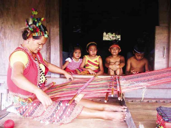 CECILIA Aweng weaving in Kalinga