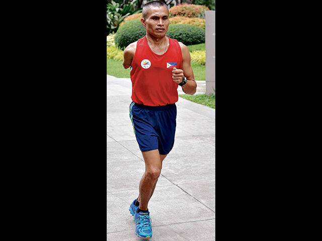 Running champ Isidro “Coach Sid” Vildosola. PHOTOS: RICHARD A. REYES