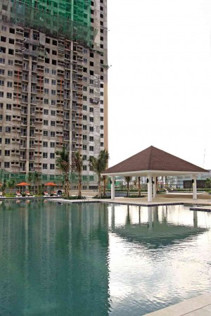 RESIDENTS can hold swimming parties at the gazebo, which is accessible to the property’s three pools KIMBERLY DELA CRUZ