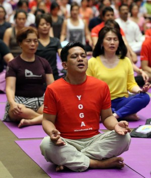 Guided meditation emphasized yoga’s spiritual side. PHOTO: RAFFY LERMA
