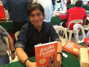 ARNOLD Arre holding a copy of his new graphic novel "Halina Filipina." PHOTOS BY RUEL S. DE VERA