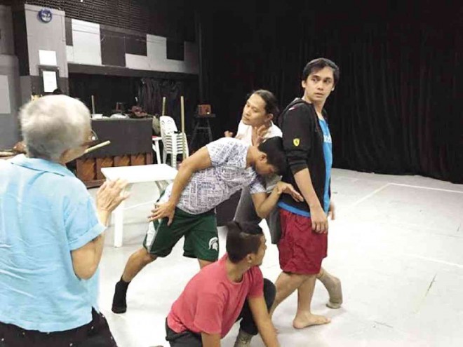 REYES rehearsing the cast of Tanghalang Pilipino’s “Mabining Mandirigma” EDNA VIDA FROILAN