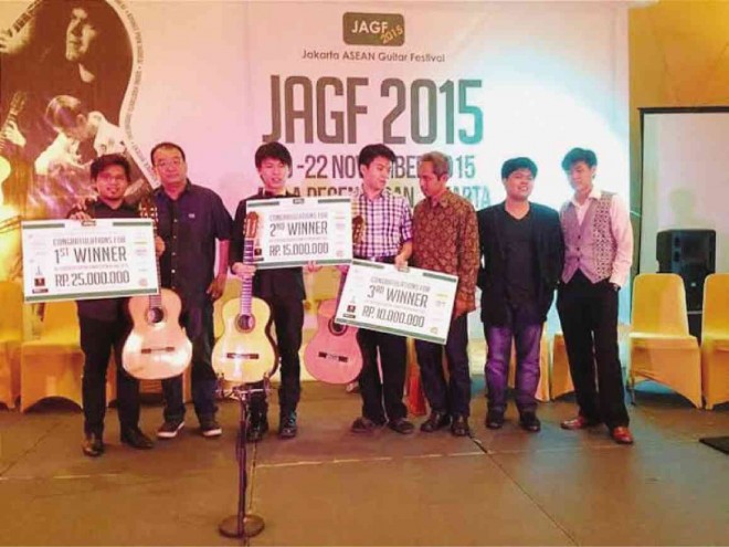 THE PRIZEWINNERS in the recently concluded Jakarta Asean International Guitar Competition: Aaron Aguila (Philippines) shown here with the Indonesian luthier who donated a guitar prize, Chinnawat Themkwumkwun (Thailand) and Stephen Lukman (Indonesia)