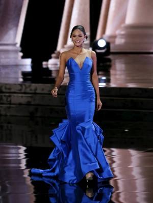 MISS Universe 2015 Pia Alonzo Wurtzbach oozes with confidence in Albert Andrada’s royal blue serpentina gown made of silk gazaar with drama confined mainly on the back. REUTERS
