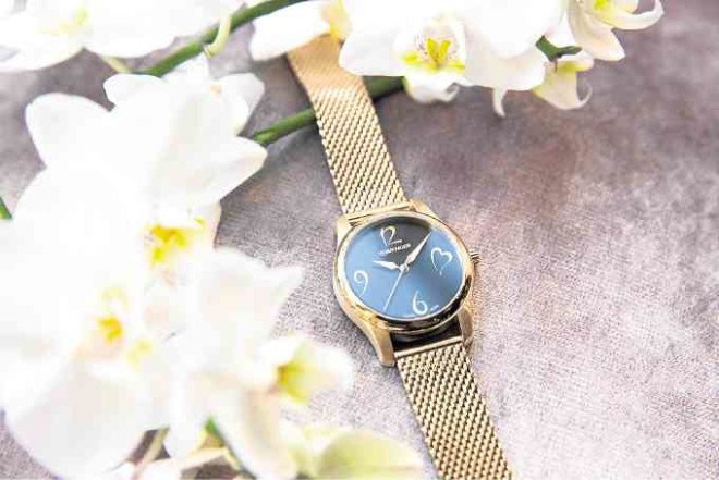 The vintage Milanese braceletmakes a comeback aswomen are oncemore going for smaller, daintierwatches. Above, gold version of the City Very Lady