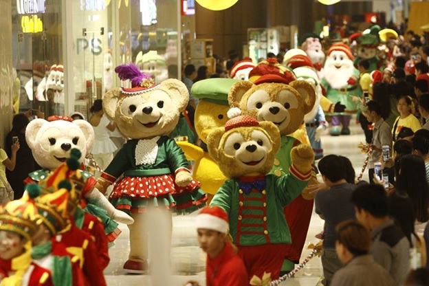 On its 5th year, SM malls in South Luzon brings the families and kids to experience the world of wonders as they present Grand Magical Christmas Parade  