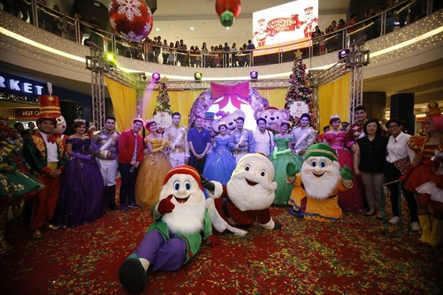 The magical tales come to life as holiday icons visit SM Supermalls all over the country.