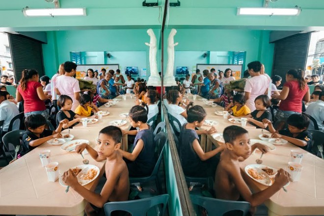 Homeless children eating lunch during Kalinga Day, Thursday. In exchange for the meals, drug users must surrender rugby- or solvent-laced cloth they usually use as hunger suppressant.
