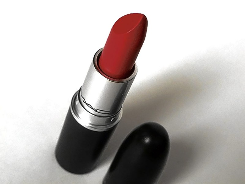 Mac 20. Mac Lipstick Holiday Red look помада. Помада Mac Ferrari Red. Помада Mac купить матовая Mac Red. Mac Red Lipstick PNG.