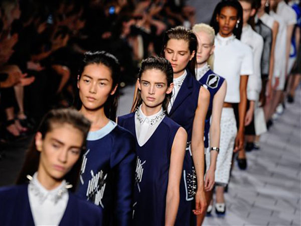 Paris fashion tiptoes around lack of black models | Inquirer Lifestyle