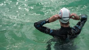 6 tips to swim through the waves