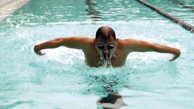 COYIUTO displays stamina and strength in the difficult butterfly stroke.