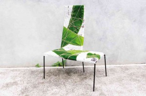 BINALOT chair with extended seat to work as a side table