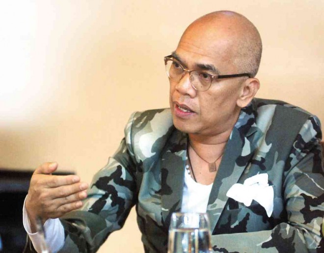 “WALA ka na talagang kakapitang iba (There’s nothing else you can cling to),” explains Boy Abunda on why he clung to the crucifix. PHOTOS BY ARNOLD ALMACEN