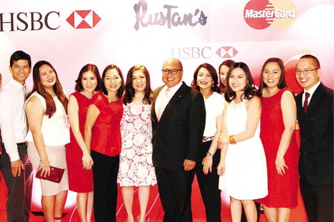HSBC CEOWick Veloso with the bank’s officers and executives 