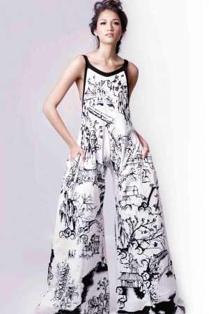 BLACK-AND-WHITE jumpsuit shows the designer’s youthful and playful touch.