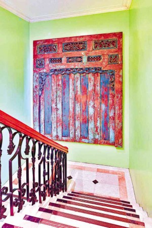 TIMEWORN PIECE Ocampo chose the fourth floor landing to install this old, distressed and patinated door made of teak which he had shipped from Yogyakarta.