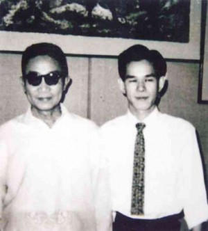 MARCH19, 1959. At the opening of JamesOnglepho’s first one-man painting exhibit. The artist (right) with hismentor,National Artist Victorio C. Edades