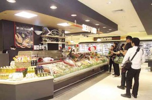 NEW RUSTAN’S. Bright, spacious interiors and attractive setups mark the renovation of Rustan’s GloriettaMakati Supermarket.