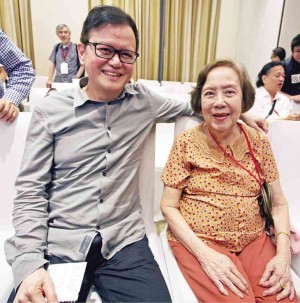 GAMALINDA with mom, journalist-poet Doris Trinidad, atNational Bookstore’s Philippine Literary Arts Festival KIMBERLY DELA CRUZ