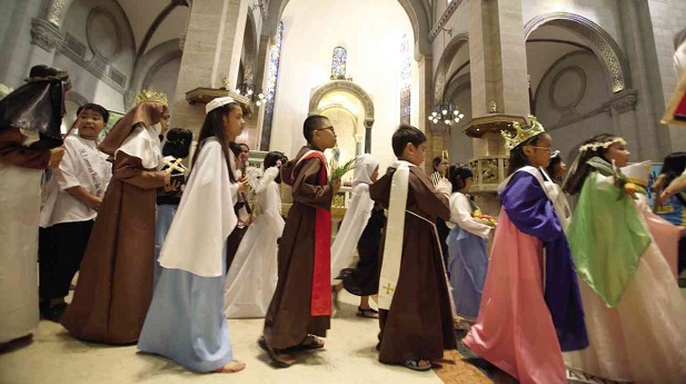 WHEN  SAINTS COME MARCHING IN  Zombies and phantoms, move over. Children choose to don the garb of  holy men and women on the eve of All Saints’ Day during a “march of saints” led by Manila Auxiliary Bishop Bernardino Cortez at Manila Cathedral. Bishops earlier urged children to dress in the manner of saints and not witches on the solemn day of Christian saints, which is today, All Saints’ Day. EDWIN BACASMAS