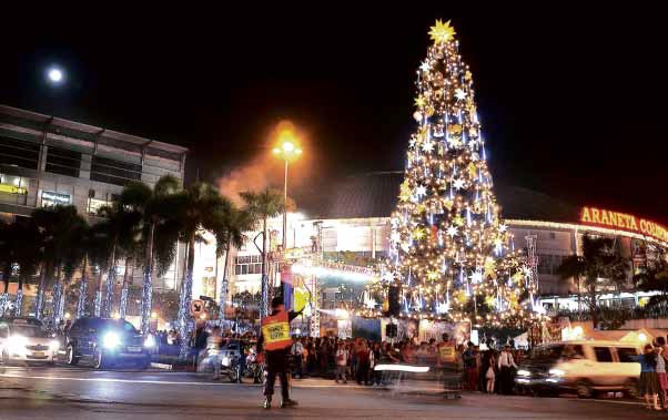 ARANETA CENTER, shown here after the lighting of the giant Christmas Tree, holds happy memories for President Aquino. AUGUST DELA CRUZ