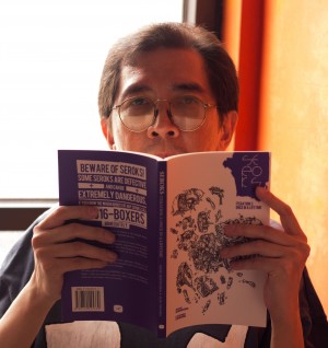 COVERED: Hontiveros holding his second “Seroks” book (PDI Photo/Alexis Corpuz)