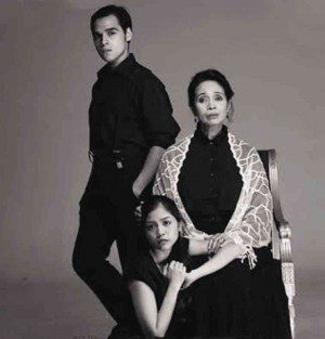 NELSITO Gomez, Jay Valencia Glorioso and Justine Peña in The Sandbox Collective production of Tennessee Williams’ “The Glass Menagerie,” directed by Toff de Venecia