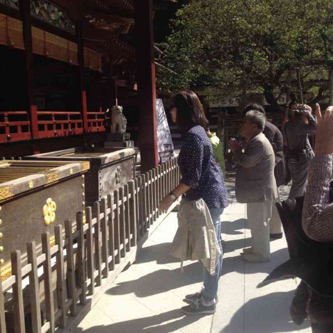 PEOPLE visit Shinto Shrine to pray for happiness.