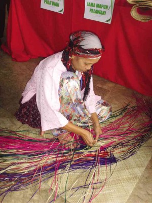 JAMA Mapun mat-weaver