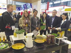 TRADERS from the US enjoy the Philippines’ popular heritage food products.