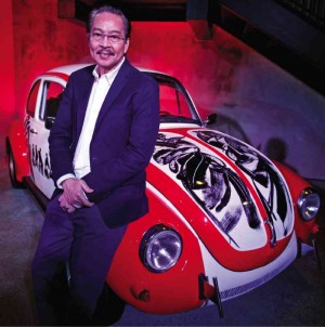 SCULPTOR Ramon Orlina with his Volkswagen Beetle hand-painted by BenCab, displayed at Swatch & Swatch Center
