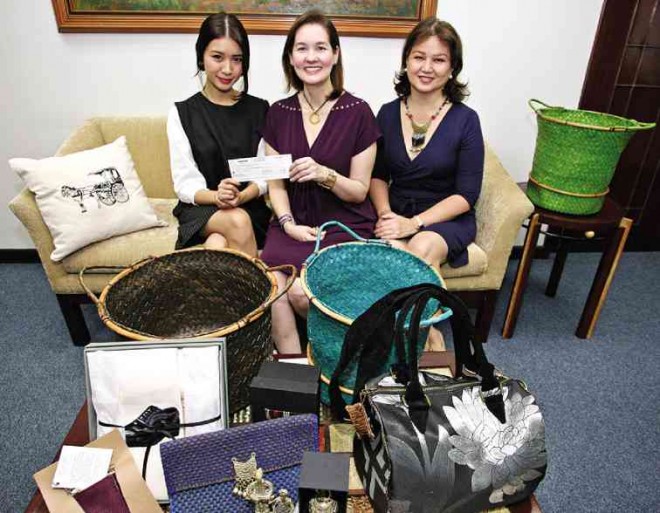 TRICIA Gosingtian, Joanne Duarte, executive director of Gifts FORMER/ C4 & Graces (G&G), andMarivic Limcaoco, G&G chair KIMBERLY DELA CRUZ IN THIS ISSUE The haven of the faithful where the Blessed Mother wears a maternity dress/J3