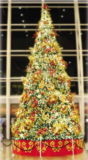 THE 30-foot tree, with red and gold décor, at Robinsons Place Manila