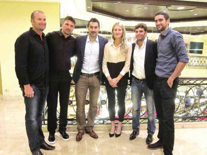 UAE Royals John-Laffnie de Jager, Goran Ivanisevic, Nenad Zimonjic, Kristina Mladenovic,Malek Jaziri andMarin Cilic