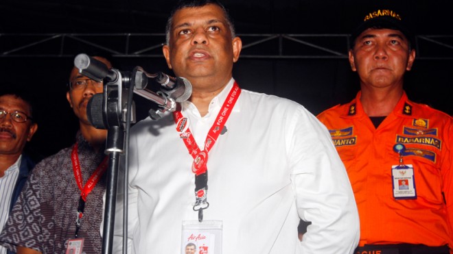 AirAsia Group CEO Tony Fernandes, center, talks to media during a press conference at the crisis center at Juanda International Airport in Surabaya, East Java, Indonesia, Tuesday, Dec. 30, 2014. Bodies and debris seen floating in Indonesian waters Tuesday, painfully ended the mystery of AirAsia Flight 8501, which crashed into the Java Sea and was lost to searchers for more than two days.(AP Photo/Firdia Lisnawati)