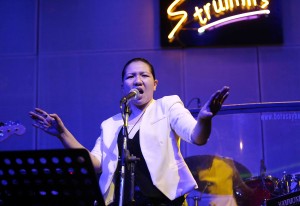 ACCOMPLISHED SOLOIST: Vocalist Christine Mercado belts out the blues. INQUIRER/Marianne Bermudez