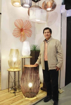 MIGUEL Prado Jr. with Lucia floor, hanging and tabletop lampsmade of strips of metal sheets and wire. Also shown: Hibiscus wire wall décor