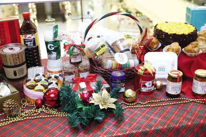 EASTWOOD Mall’s Holiday GourmetMarket features a luscious Yuletide table spread.