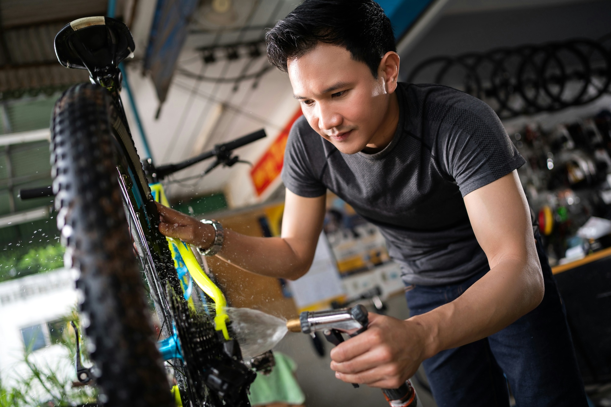 Cleaning your bike chain? Make sure you have these 3 tools