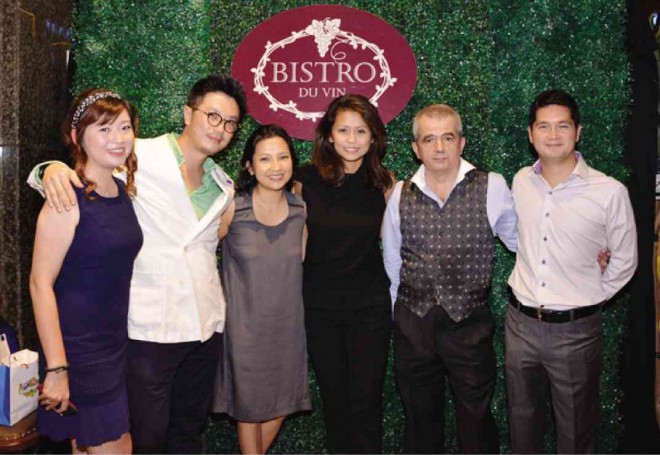 LES AMIS Group’s Rachel Aw and Raymond Lim; The Moment Group’s Eli Antonino, Abba Napa and Jon Syjuco; with Bistro du Vin’s director Philippe Pau(second from right)