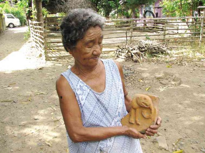 RESIDENT Rosita Pascua with one of the artifacts