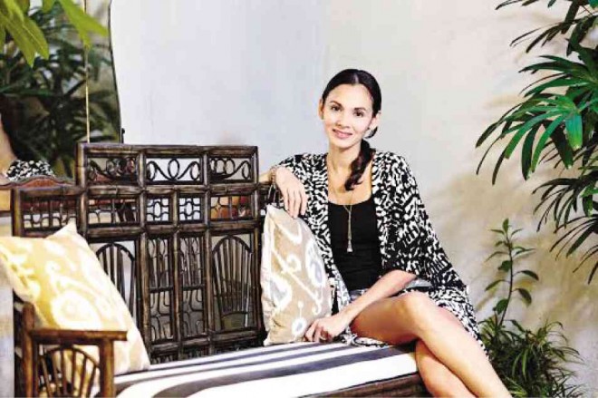 TIMELESS ELEGANCE Alunan shows her flair in mixing furniture and accessories from different periods and styles to avoid décor clichés. Her idea of décor is a well-edited space where the elements have been accumulated over time.