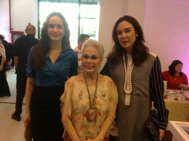 Lucy Torres-Gomez (left) and Gretchen Barretto attend the launch of Armida Siguion-Reyna's autobiogrpahy on Tuesday at Whitespace, Makati City. ERVIN SANTIAGO