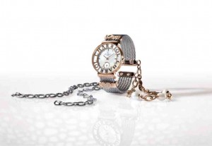 a St.-Tropez Style watch with steel and rose-gold chains and clips