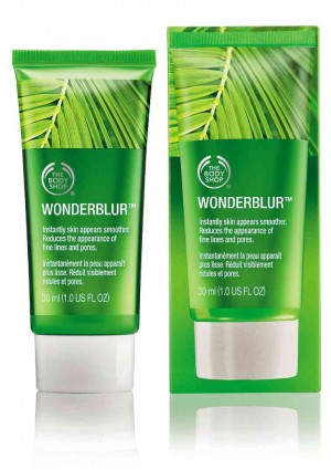 DROPS of YouthWonderblur is a skin smoother that reduce fine lines and pores for an even, flawless finish.